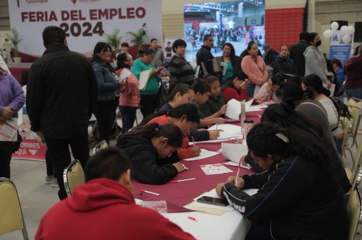 sedeconld's tweet photo. El Gobierno de Nuevo Laredo a través de la Bolsa de Empleo de Nuevo Laredo llevó a cabo con gran éxito la 𝟏𝒓𝒂. 𝑭𝒆𝒓𝒊𝒂 𝒅𝒆𝒍 𝑬𝒎𝒑𝒍𝒆𝒐 𝟐𝟎𝟐𝟒 en el #PolyforumLaFe. 

Con la presencia de nuestra Alcaldesa @Carmenliliacrv, el Secretario de Desarrollo Económico (1/3) https://t.co/thQoRicNta