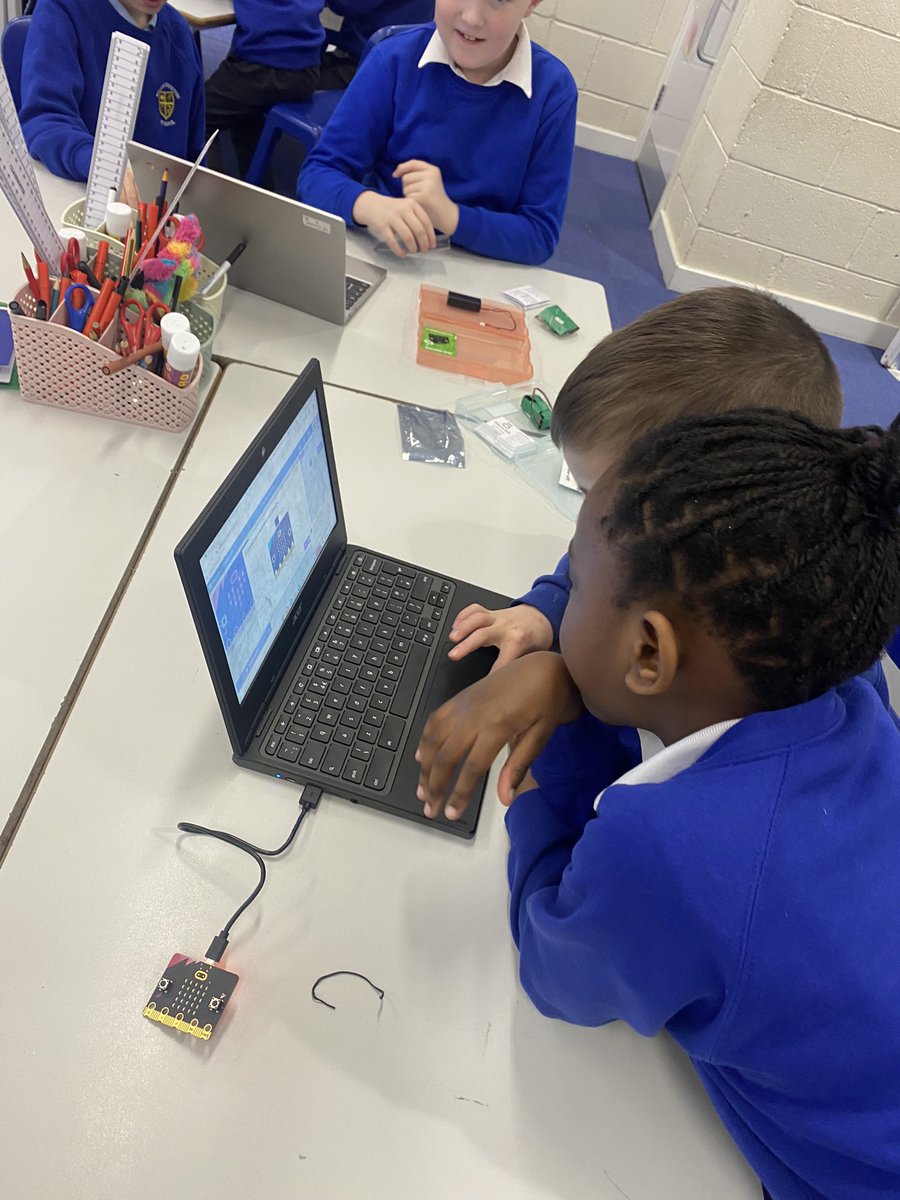 Class34M_WS's tweet photo. This afternoon, the Year 3 children back at school worked on their coding skills with the microbits! We loved creating the code on our computers and watching it work on our microbit! Excellent teamwork Y3! #ComputingatWS https://t.co/eYQdyN3ueD