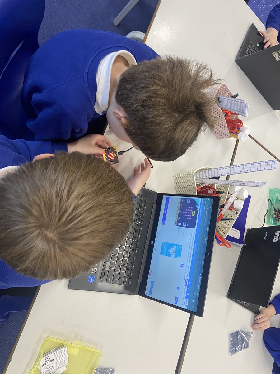 Class34M_WS's tweet photo. This afternoon, the Year 3 children back at school worked on their coding skills with the microbits! We loved creating the code on our computers and watching it work on our microbit! Excellent teamwork Y3! #ComputingatWS https://t.co/eYQdyN3ueD
