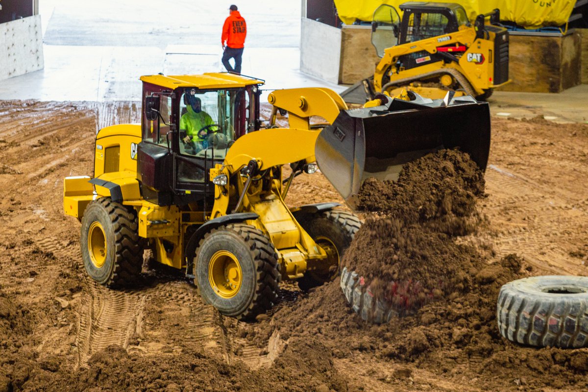 IT'S #DIRTDUMP DAY! With just a few hours to go before the colossal @MonsterJam trucks roll in, truckloads of dirt have framed out the track for this weekend's #MonsterTruck adventure! Anyone else as excited as we are?! 👀 More Info: mohegansunarenapa.com/events/monster…