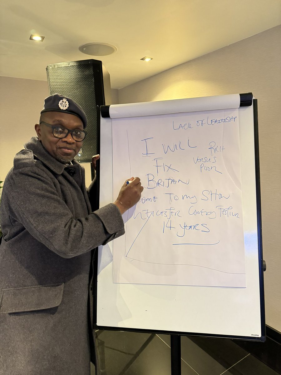 realObonjo's tweet photo. Dear British people #sunak #starmer #leicestercomedyfestival https://t.co/LdC9xi55Ye