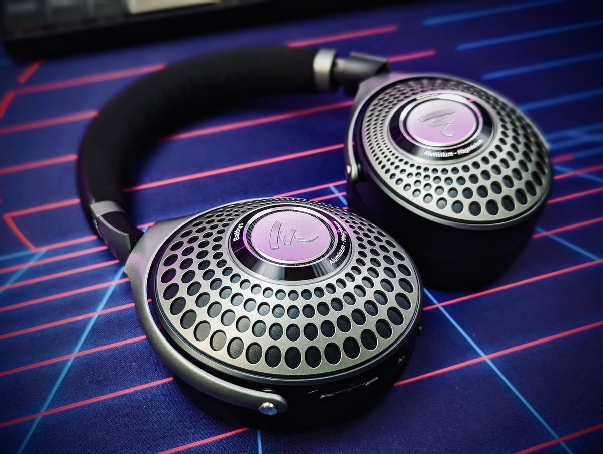 ELJefeReviews's tweet photo. Headphones of the day! The Focal Bathys have remained my #1 wireless headphones for over a year now. Sound signature is rich and exactly what I like!💙

📸: Pixel 7 Pro
#teampixel #giftfromgoogle #focalbathys https://t.co/Ed3vOmzmFQ