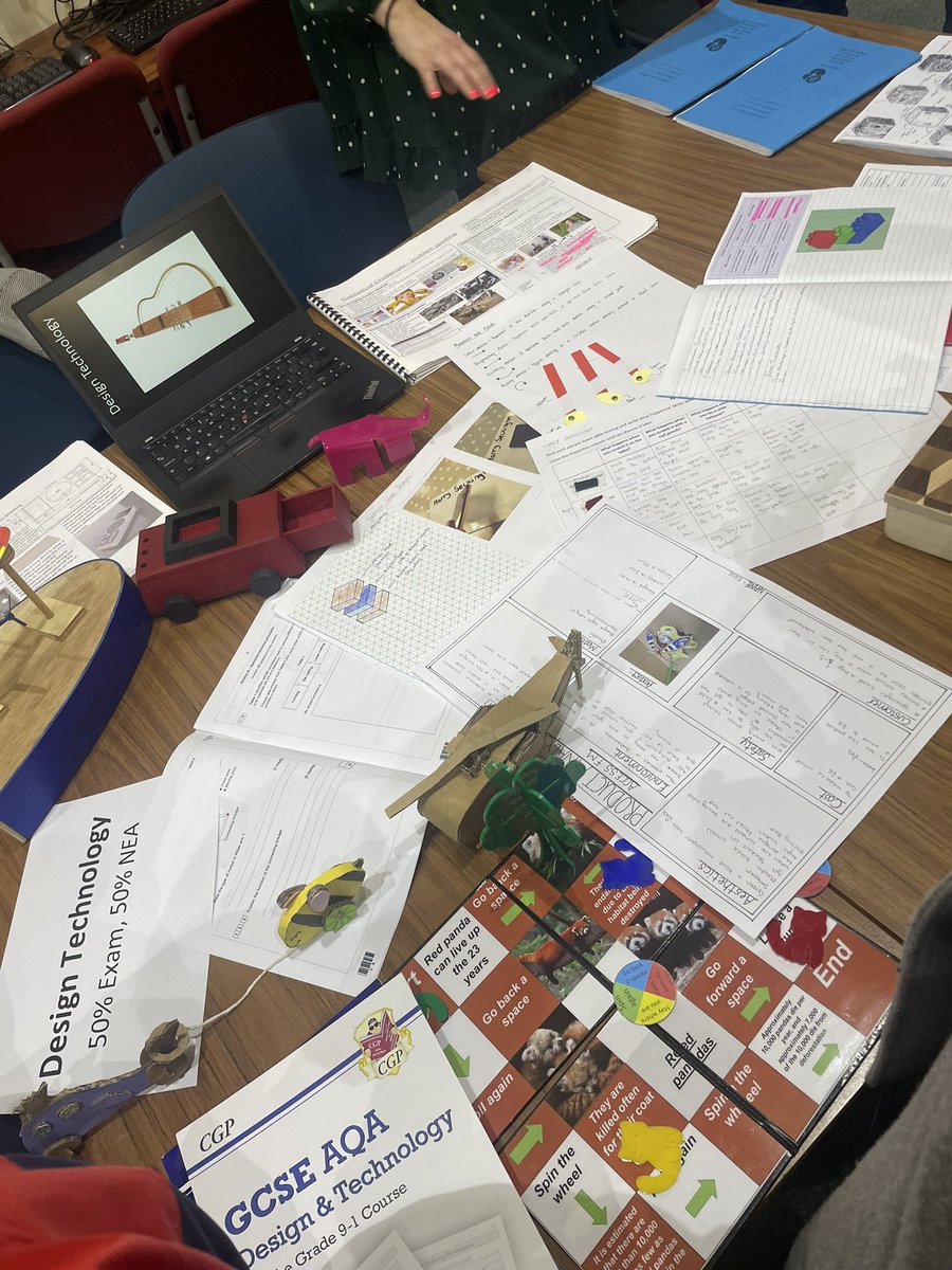 WrennSchool's tweet photo. ⭐️YEAR 9 OPTIONS EVENING⭐️ A big night for our Year 9s who have taken their first steps towards their GCSEs! A great night talking about our broad curriculum offer for our students and how this will support their future. #brightfutures #proudtobewrenn #y9options https://t.co/vgCR4SfUGF