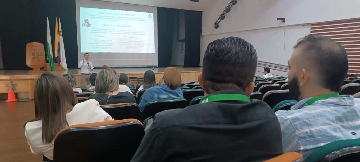 SENA_Antioquia's tweet photo. #EnFotos La Dirección del Sistema Nacional de Formación para el trabajo realizó en el Complejo Central del @SENA_Antioquia una capacitación en Formación Continua Especializada, dirigida a personal de nuestra entidad y empresarios. https://t.co/E0jIragiN2