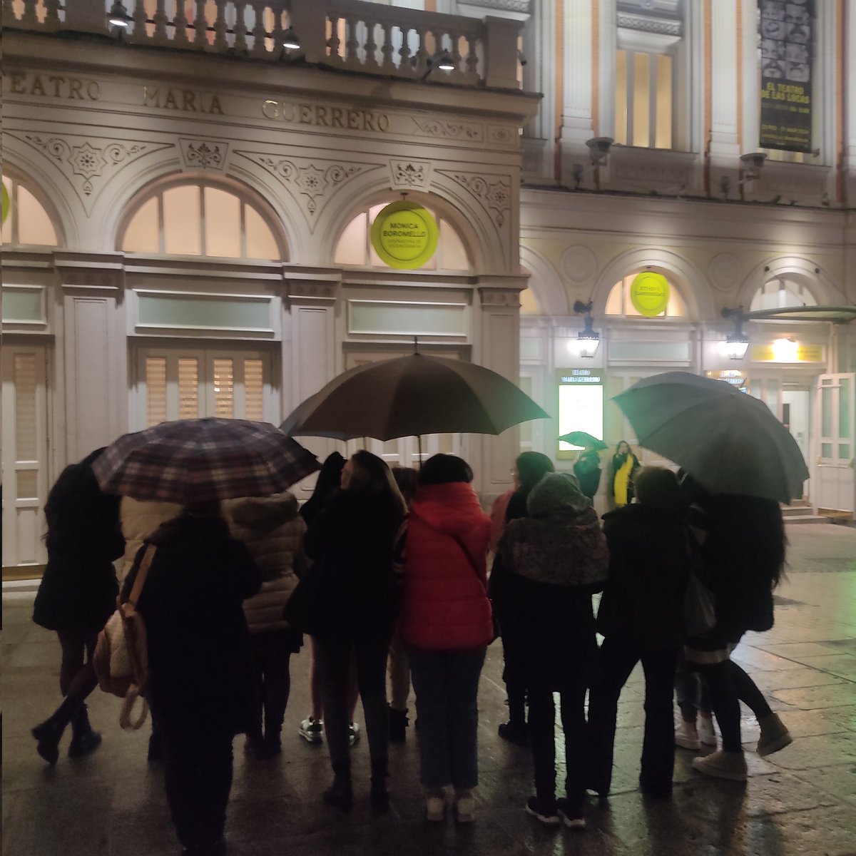 CepaCampoamor's tweet image. #Hoy alumnas de #CepaCampoamor grupo teatro Yeses y compañeras de CP Madrid I Mujeres @IIPPGob espectadoras en Teatro María Guerrero del ensayo general #LaCasadeBernardaAlba dirección #AlfredoSanzol @centrodramatico
@fadultosprision @fadultos @ADEACAM2

🌐dramatico.mcu.es/evento/la-casa…