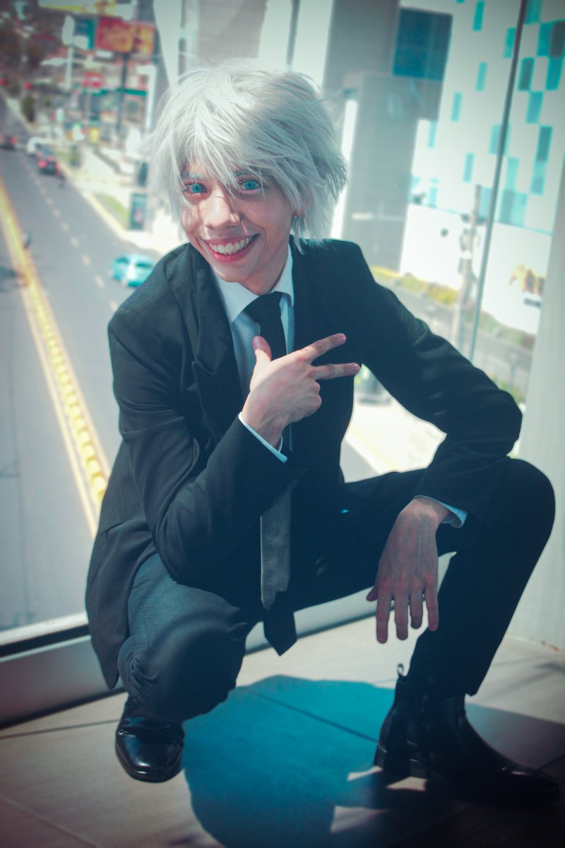 Hice este cosplay de Gojo hace unos días y me gustó bastante el resultado, estoy trabajando en mejorar la peluca para hacer las demás versiones del personaje #cosplay #GojoSatoru #JujutsuKaisen