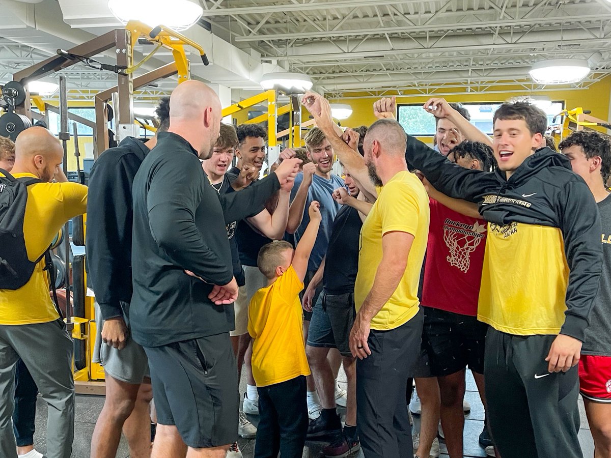 GoTeamIMPACT's tweet photo. Practice is better with Matthew around 😄🐝

#AllInAllTogether https://t.co/MqKAXwk7mb
