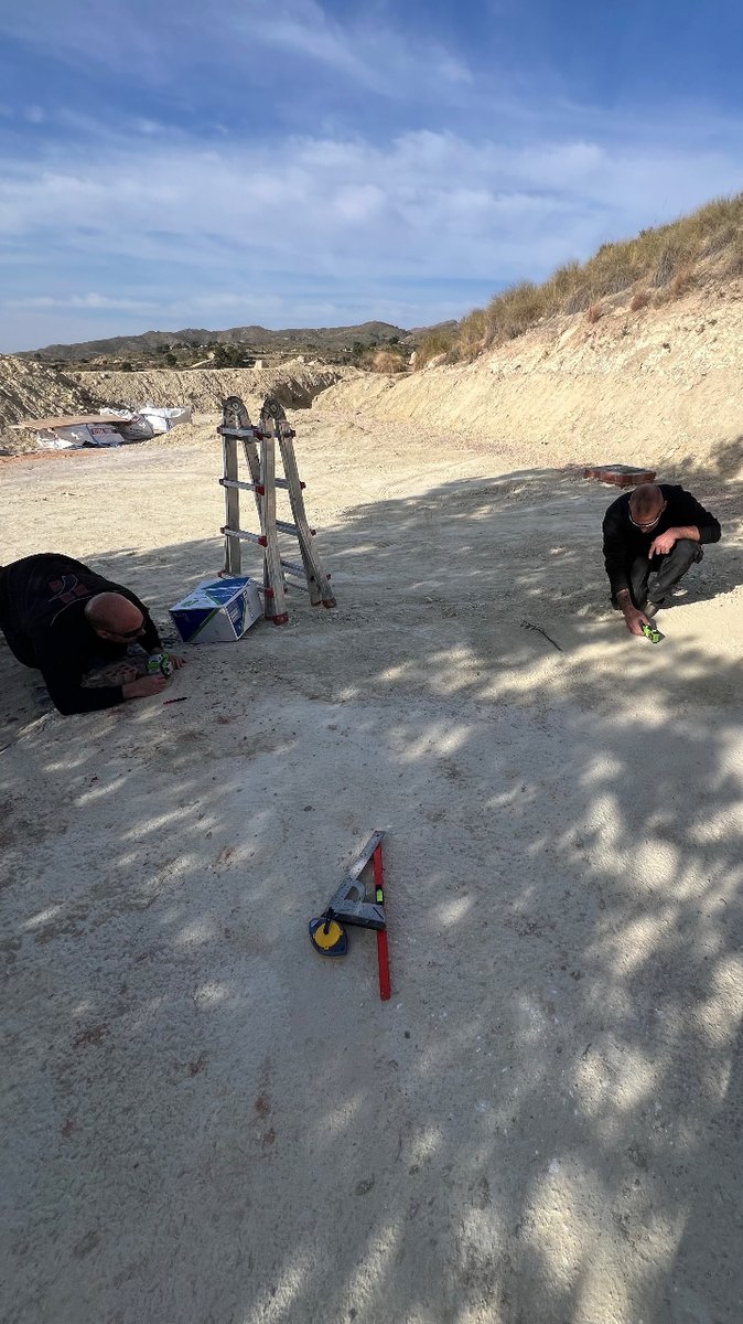 Hoy ha sido de marcar en obra, y es que no todo va a ser oficina y oficina. 
#obra 
#construccion 
#estructura