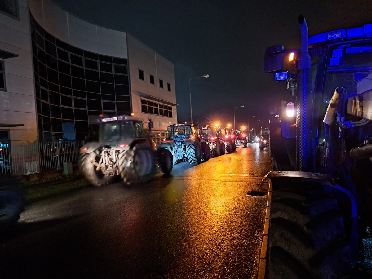 JacWhelanFagan's tweet photo. Carlow @IFAmedia almost ready for off. Large number of tractors gathering #EnoughIsEnough @gormanifa @PaulOBrien2020 @hzlpower11 @bigjoekelly https://t.co/x8BjPn8Leb