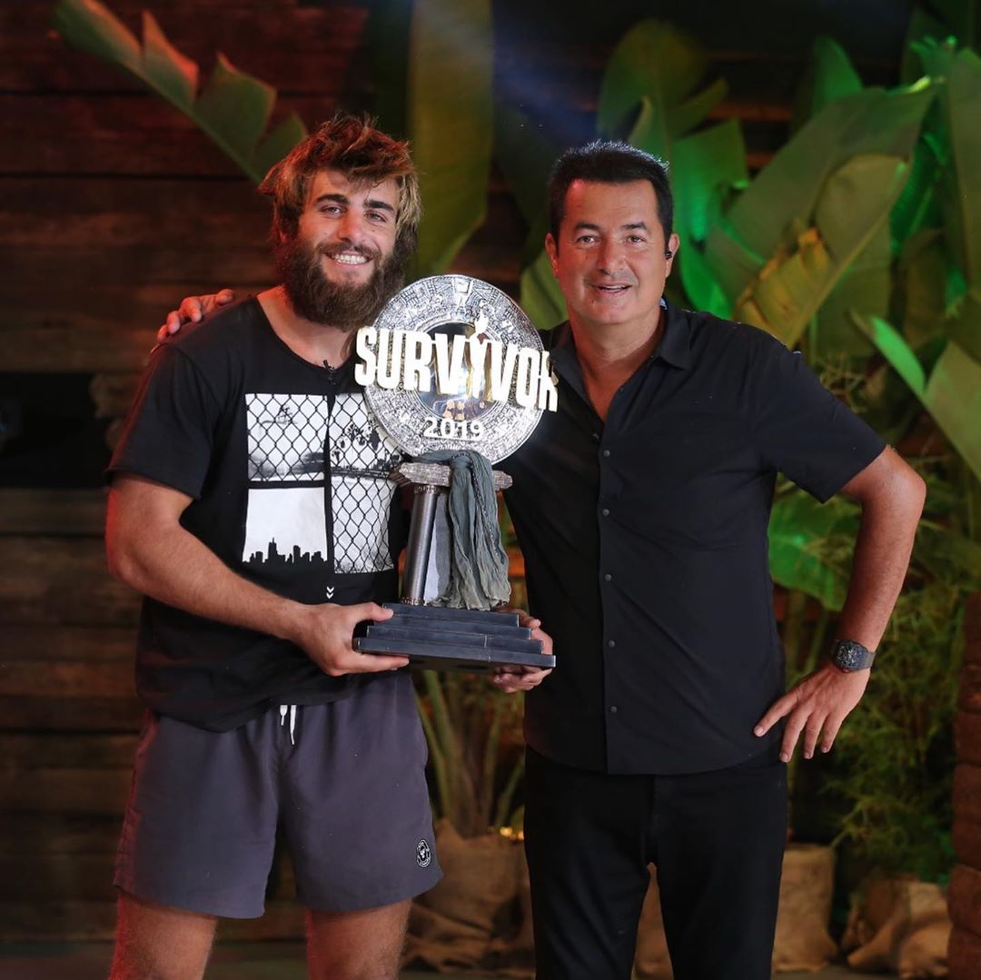Survivor 2019 Şampiyonu 
Yusuf Karakaya;
"Acun Abi Bugün Beni Arasa Yusuf Survivor'da Seni Görmek İstiyorum Dese Benim Vefa Borcum Olduğu İçin Kendisini Çok Saydığım İçin Giderim."

#SurvivorAllStar2024 #SurvivorAllStar #Survivor2024 #YusufKarakaya