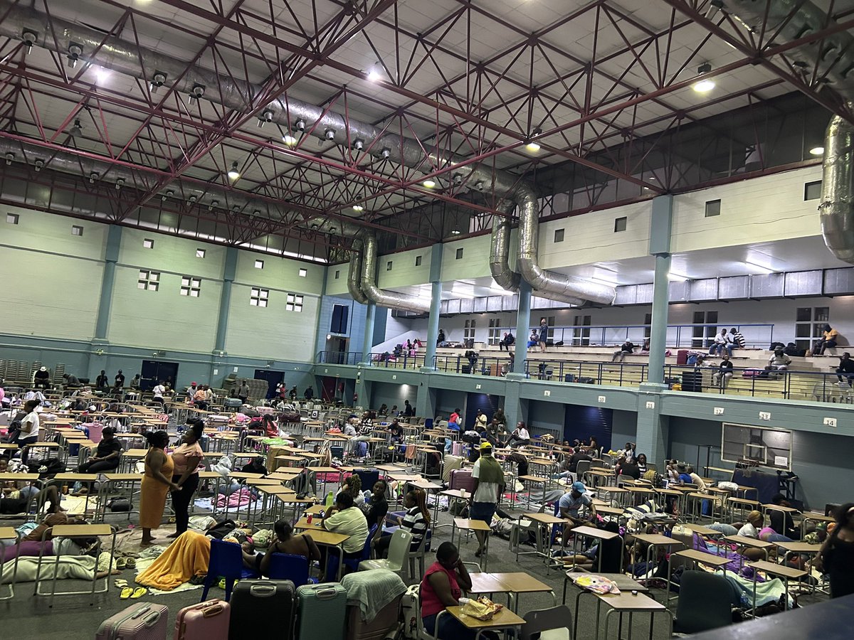 Afrika_Phama's tweet photo. We have about 300+ CPUT registered students trapped at Multi-Purpose Hall in #CPUT without accommodation nor food to eat. They ran out of money through buying takeaways for over 2 weeks.

#SONA2024 #CyrilRamaphosa #BlackCoffee https://t.co/2jyHuAjk5c