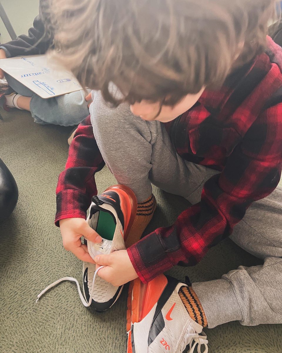 MissCarlaD's tweet photo. Exploring the Mysteries of Measurement🧐🔍 Our inquiry math lesson took an exciting turn as students dove into the world of measurement.  #mathinquiry #pypteacher #inquiryapproach #ibpyp #discovery #handsonlearning https://t.co/PrH1CrXzPl
