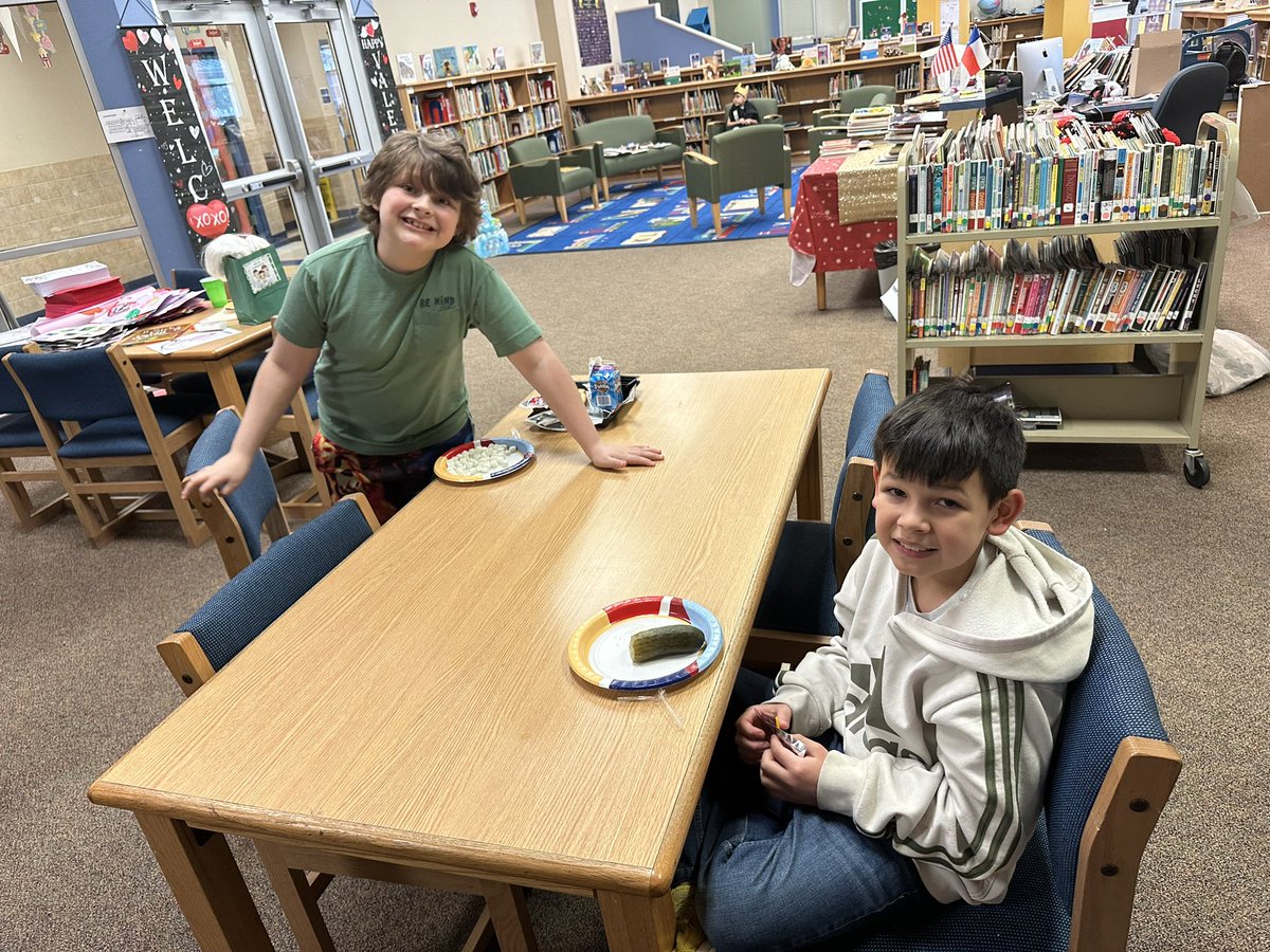 AggieLibrarian1's tweet image. It was a pickles and friendship bracelet party today for our @RodriguezESISD January @zoobeanreads winners! @SeguinISD #beanstack #seguinreads