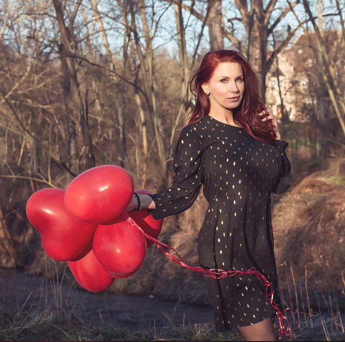 Happy Birthday meine Liebe @BettieBallhaus . Genie&szlig; deinen Tag . Bleib so wie du bist 🍀🎈🌹🎁 https://t<a class="tags" href="/tag/bettieballhaus">@bettieballhaus</a>
