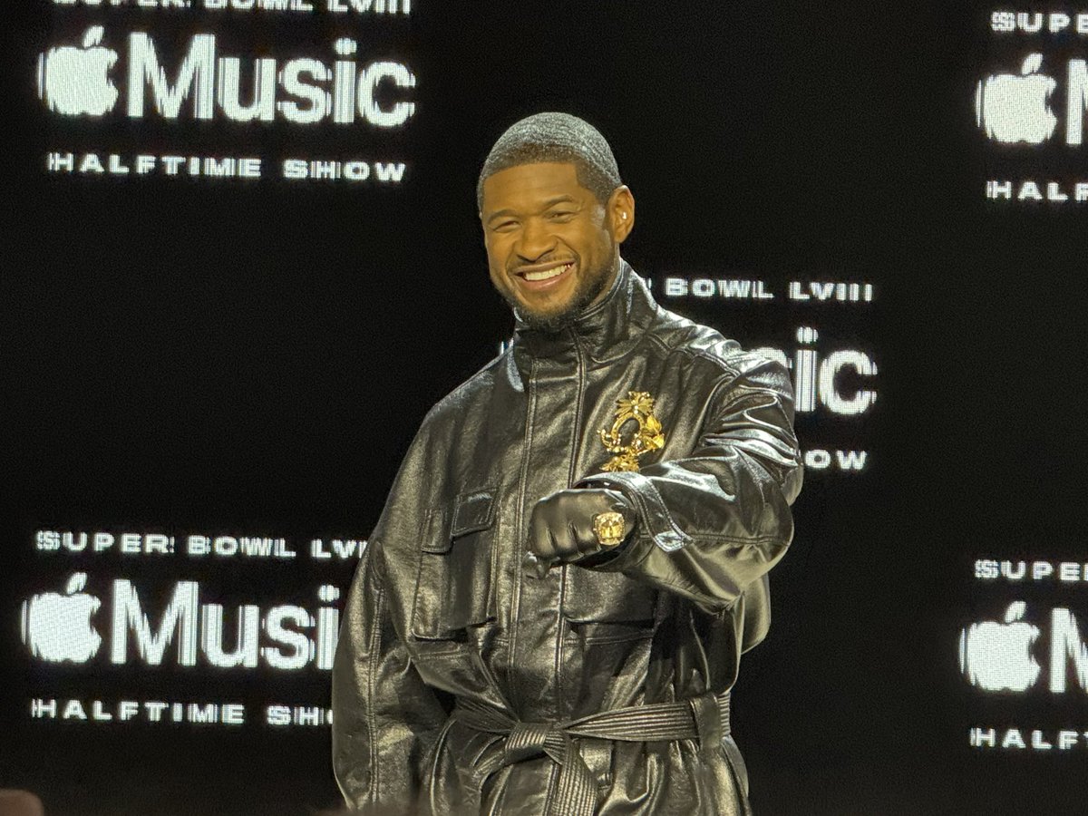 TheMozKnowz's tweet photo. Usher press conference today ahead of his #SuperBowlLVIII halftime show. So pumped for this! #UGotItBad #SuperBowl #NFL https://t.co/Dc80aWUCsp