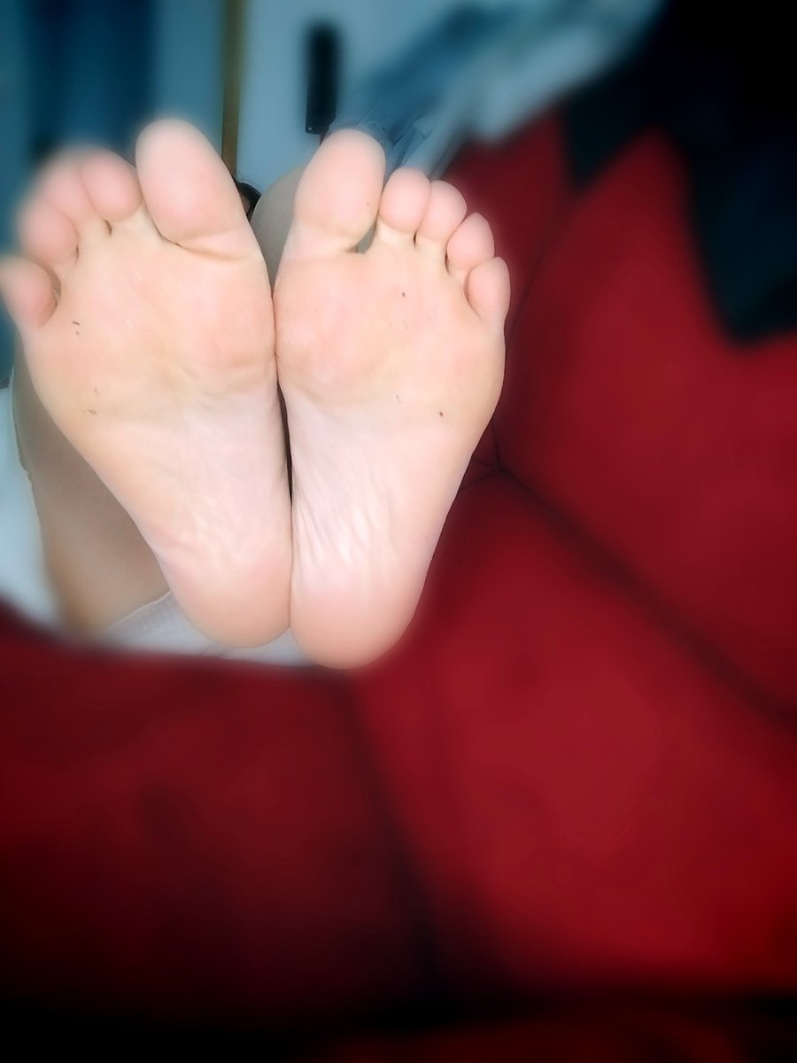 Holy_Feet8's tweet photo. 🔥🔞

#feetpicsforsales #feetworshi̇p #Feet  #pieds #piedsnu #feetclean #rejoinsmoisurmym #fetishfeet #fétichiste #frenchfeet https://t.co/YZuP21pWzt
