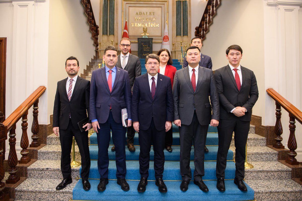 Adalet Bakanımız Sayın Yılmaz Tunç, Kuzey Makedonya Adalet Bakanı Sayın Krenar Lloga ve Kırgızistan Adalet Bakanı Sayın Ayaz Baetov ile Bakanlığımızda bir araya geldi.

➡️adalet.gov.tr/bakan-tunc-kuz…