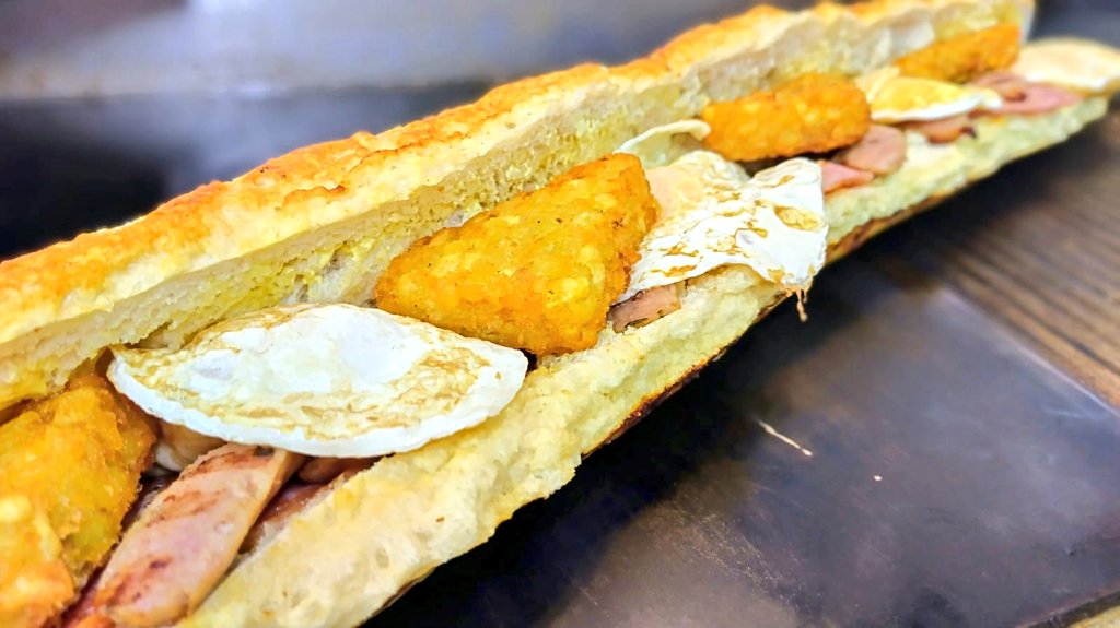 AngelsRecipesuk's tweet photo. 2 foot forkie going live tomorrow on Uber eats, Deliveroo and just eats...she's a beast 👍🌄✅ https://t.co/c4W6fXuwRe