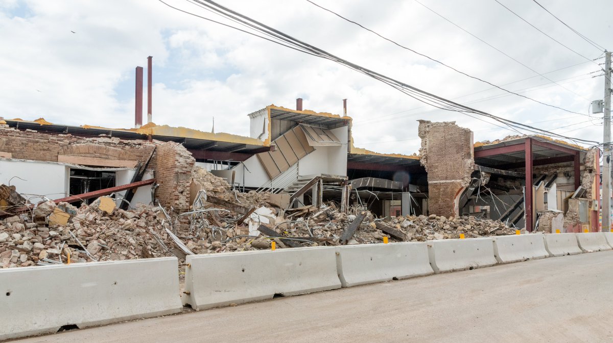 ReadyUSMC's tweet image. What NOT to do during an earthquake.
· Do NOT turn on the gas. Let the gas company do it.
· Do NOT use matches, stoves, electrical equipment or appliances until you are sure there are no gas leaks.
· Do NOT use your phone, EXCEPT in an emergency. 
#PrepTips
(Photo: Liz Roll)