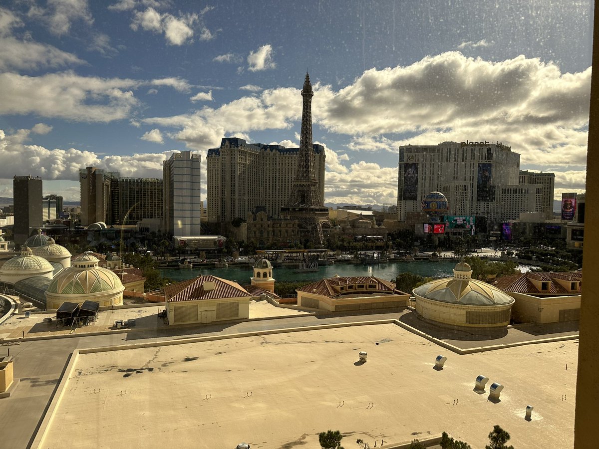 Took my first trip away from my baby girl for work. 30 hours in Vegas for a new editor job. I’m happy to be heading home but it sure felt good to get out and back to work! Props to the moms out there doing it all ✊