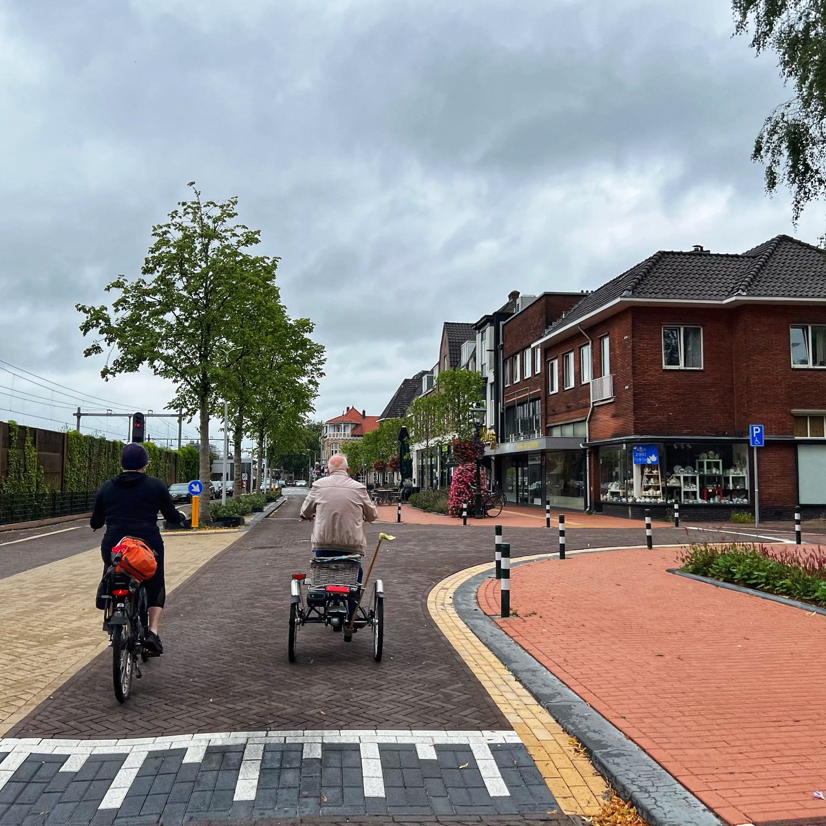 Qagggy's tweet image. If you want more people on bikes, make it safer. Safety is what draws people onto your bike network.