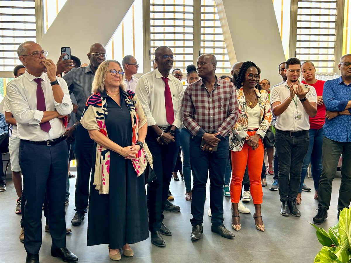 CRGuadeloupe's tweet photo. 📍Inauguration ce jeudi de la cuisine de #Baimbridge
Un espace de partage et d'échanges pour les élèves des #lycées de Baimbridge, du Chevalier de Saint-Georges et du Jardin d’Essai.
Il dispose de 600 places assises et a une capacité de production de 9 000 repas par semaine. https://t.co/2iUIMFZ5ec