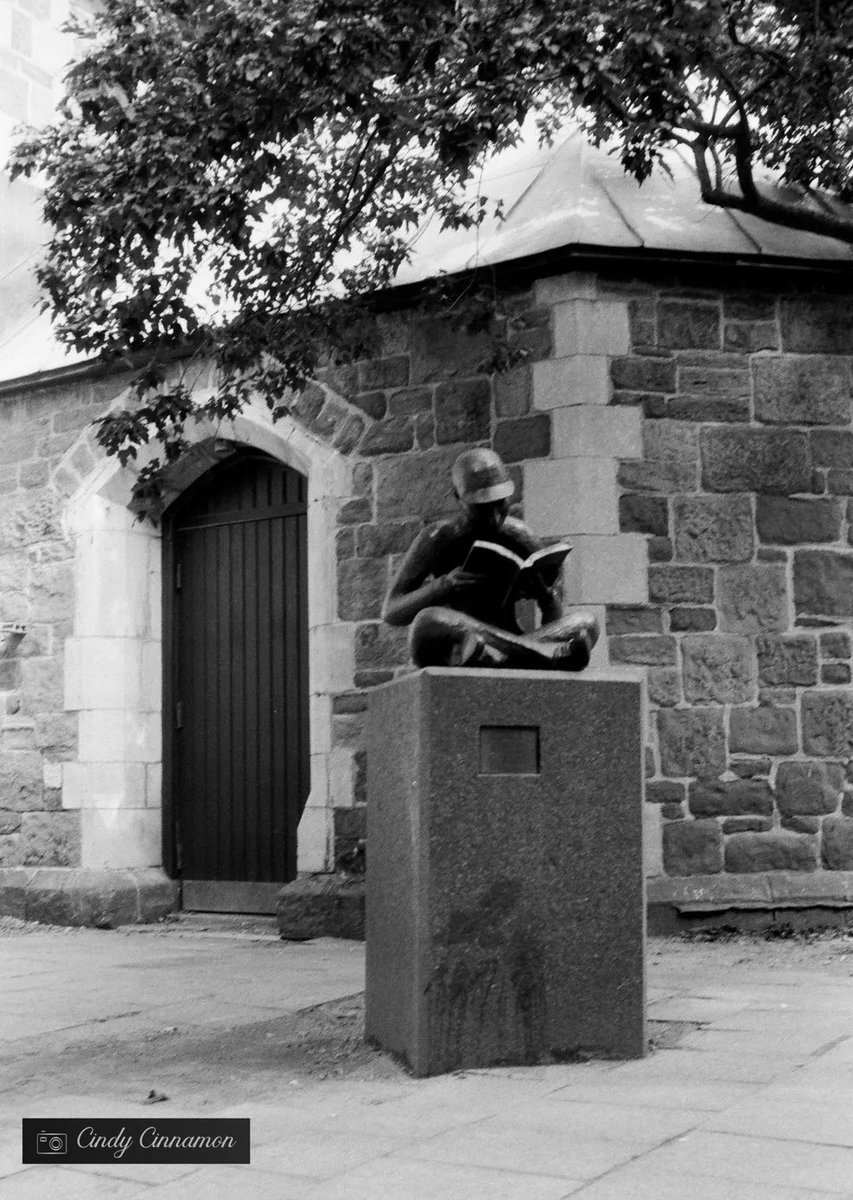 Cindy_Cinnamon's tweet photo. Cindy Cinnamon Photographie
https://t.co/g7SV9JrYvu
Rollei B35
Flic Film UltraPan 

#Photo #Photography #argentique #Art #Rollei #RolleiB35 #35mm #35mmFilmPhoto #NoirEtBlanc #bnwphoto #FlicFilm #UltraPan #FlicFilmUltraPan400 #LaPetiteLiseuse #RueSaintJean #Statue #Québec #Canada https://t.co/xgu76GdFjj