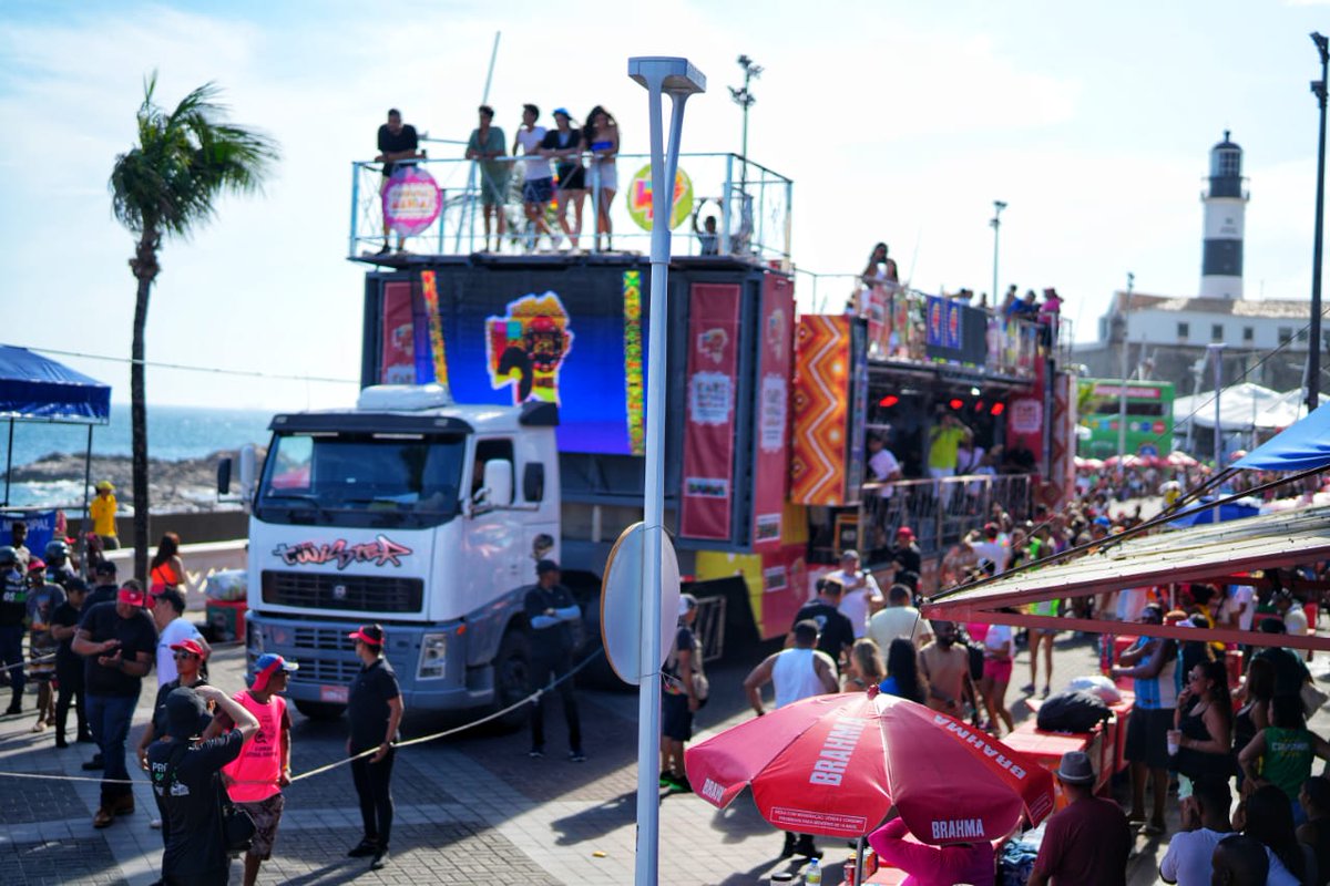 Jammil's tweet photo. PLAY NO CARNAVAL?

Já estamos na avenida! Circuito Barra - Ondina abrindo o carnaval de Salvador! Bora curtir com a gente?
#carnaval #barraondina #salvador #bandajammil https://t.co/494eY5JTkC