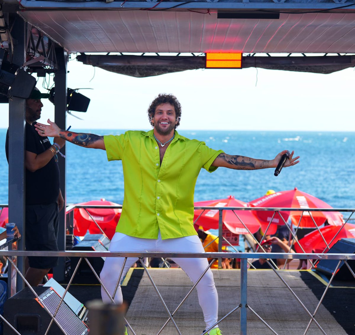 PLAY NO CARNAVAL?

Já estamos na avenida! Circuito Barra - Ondina abrindo o carnaval de Salvador! Bora curtir com a gente?
#carnaval #barraondina #salvador #bandajammil