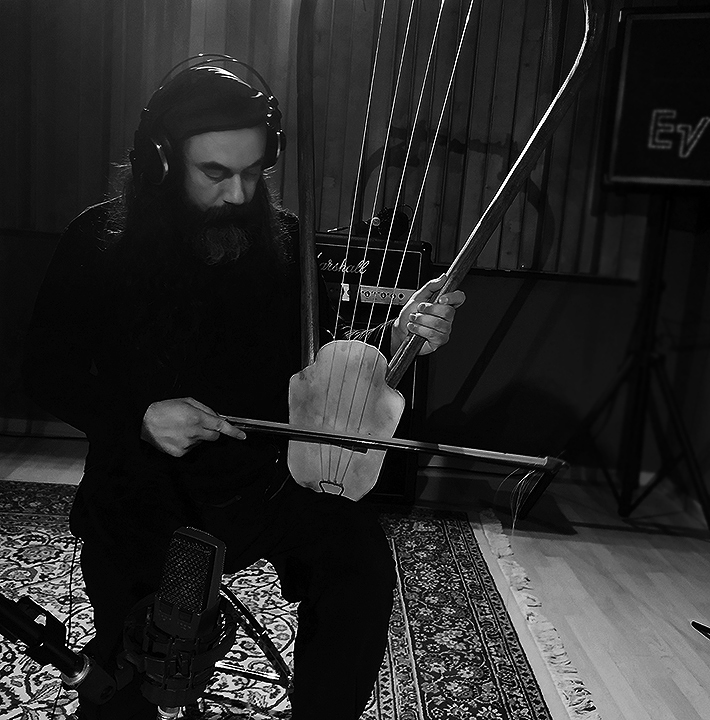 Spyros_Gi's tweet photo. Recording the 'ancient' Greek Barbitos in an unorthodox way. Terpandros would be furious!
Or maybe not?
-recording the new @DaemoniaNymphe album
#daemonianymphe #ancientgreekinstruments #ancientgreekmusic #ancientgreece #spyrosgiasafakis #evistergiou #Terpandos #barbitos https://t.co/CLlu3jGcvW