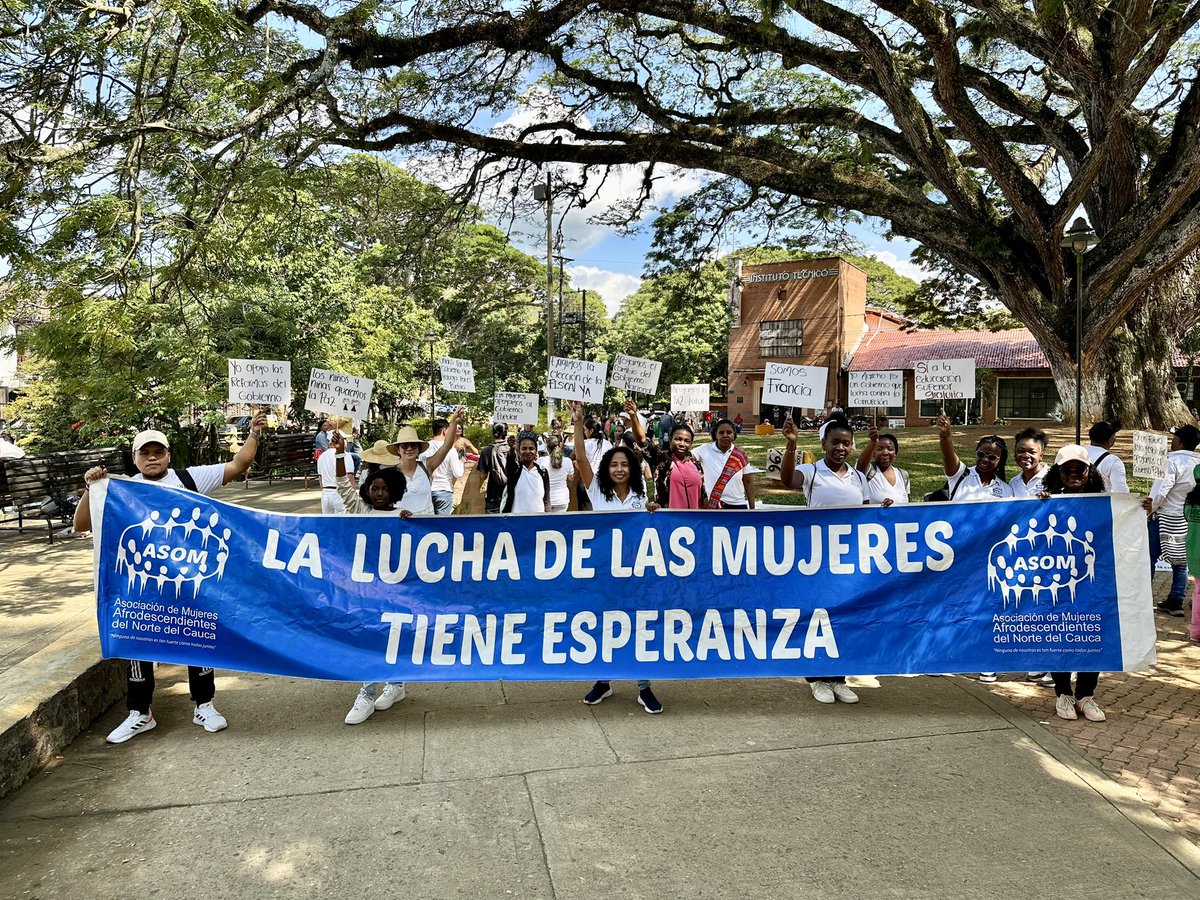 ASOM_CAUCA's tweet photo. #8Feb 
La Asociación de Mujeres Afrodescendientes del Norte del Cauca, se une a la movilización en apoyo al #GobiernoDelCambio 
¡Exigimos la elección de la fiscal ya! https://t.co/5UmWzIqrvB