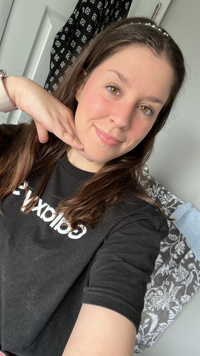 Good afternoon! 🌞 

Still feeling very gross. I think I’m getting sick, on top of being on my period 😭😭

But roughing it out and checking out the Star Trucker demo today! Come hang out with me! 🩷🫶🏻

twitch // Kaykrisify