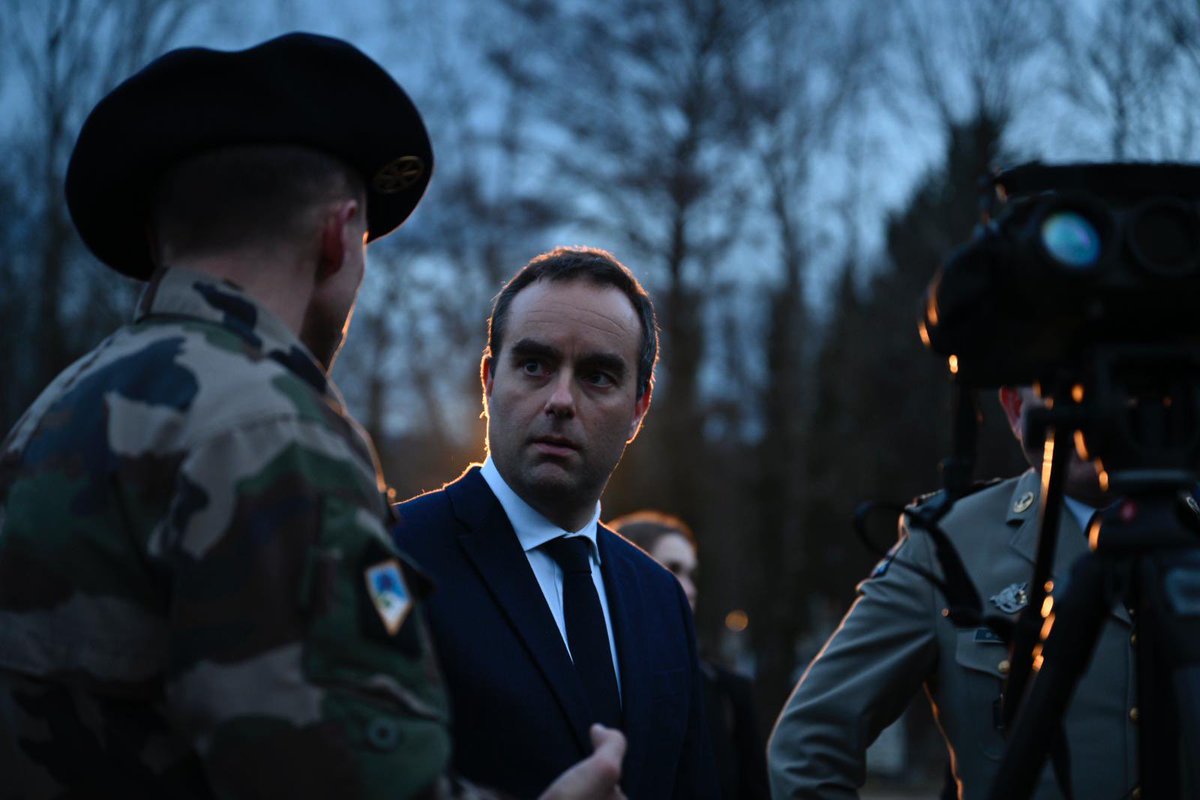 SebLecornu's tweet image. A Varces, au 93e Régiment d’Artillerie de Montagne.

Au coeur du dispositif de l’aide militaire française à l’Ukraine, à travers la formation d’artilleurs ukrainiens et des déploiements de canons CAESAR.