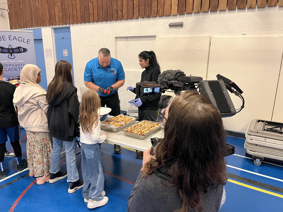OddSquadProd's tweet photo. Thank you Cst Rattray for allowing OSP to profile your great work with kids who need it at the Blue Eagle Cadet program last night in East Van. A circle, good food, &amp; fun physical activity for 24 youth. Want to solve the drug problem? Think long term investment. #thinkprevention https://t.co/E8LJEZztsA