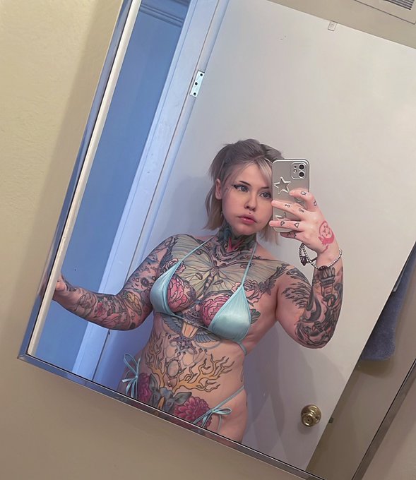 W- would you hold my hand if I asked? https://t.co/Hp2HgWCAfI<a href="/tag/newprofilepic"class="tags"><span>#newprofilepic</span></a>