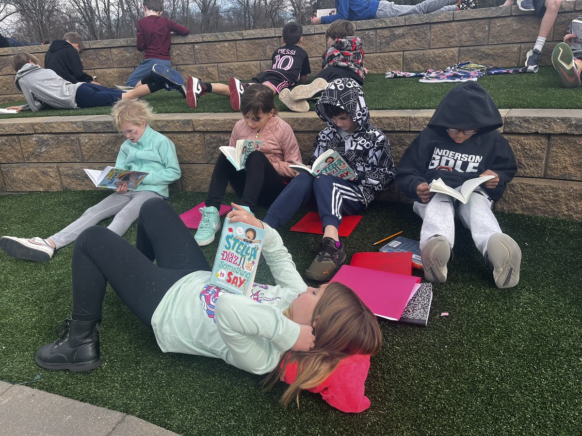 Amanda Roades tweet media