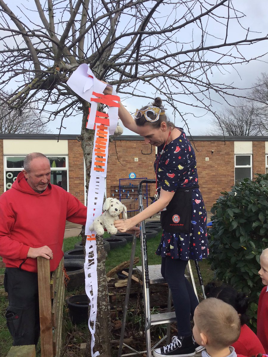 Highlees's tweet image. Disaster! Emergency!
Daisy and Dexter managed to get themselves stuck in the tree. #EYFS had to come up with a plan to rescue them. We all made a design and then used a range of materials to build them. Thankfully they worked and everyone is safe and sound #designandtechnology