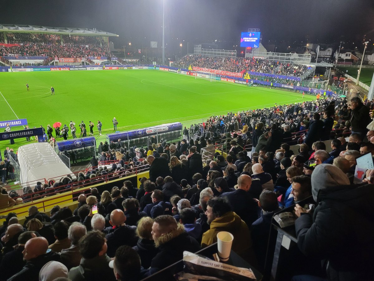 Bon match ! #FCRASM dernier 1/8ème <a href="/coupedefrance/">Хамидов Мехродж</a> sur <a href="/RMCInfo/">RMC</a> Le stade #diochon est rempli a la toque ! #rmclive