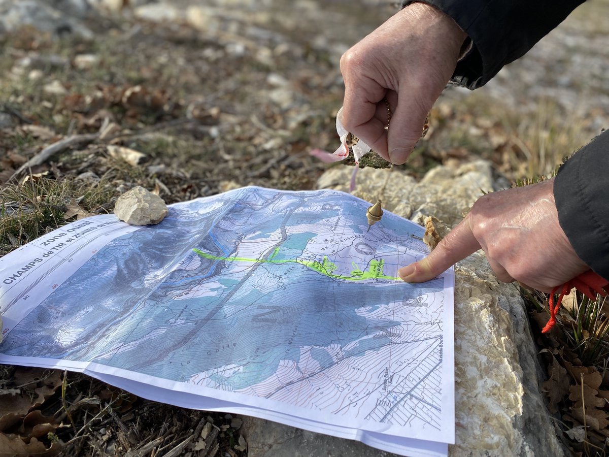 VMdraguignan's tweet image. &quot;Je pense avoir trouvé quelque chose de très intéressant!&quot;: ce #sourcier varois est sur la trace de la #source de Fontaine l’Évêque
#Var #Verdon #Eau #Secheresse #Lac #Saintecroix #Aiguines #Bauduen #RegionSud #Riviere #Lessallesurverdon #Fontaineleveque  
varmatin.com/a/902180