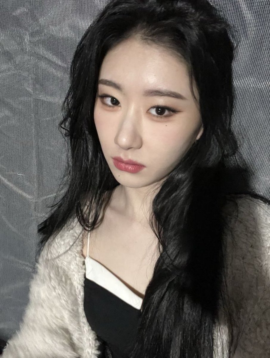 ﾐ (@chaeryeongselca) on Twitter photo 