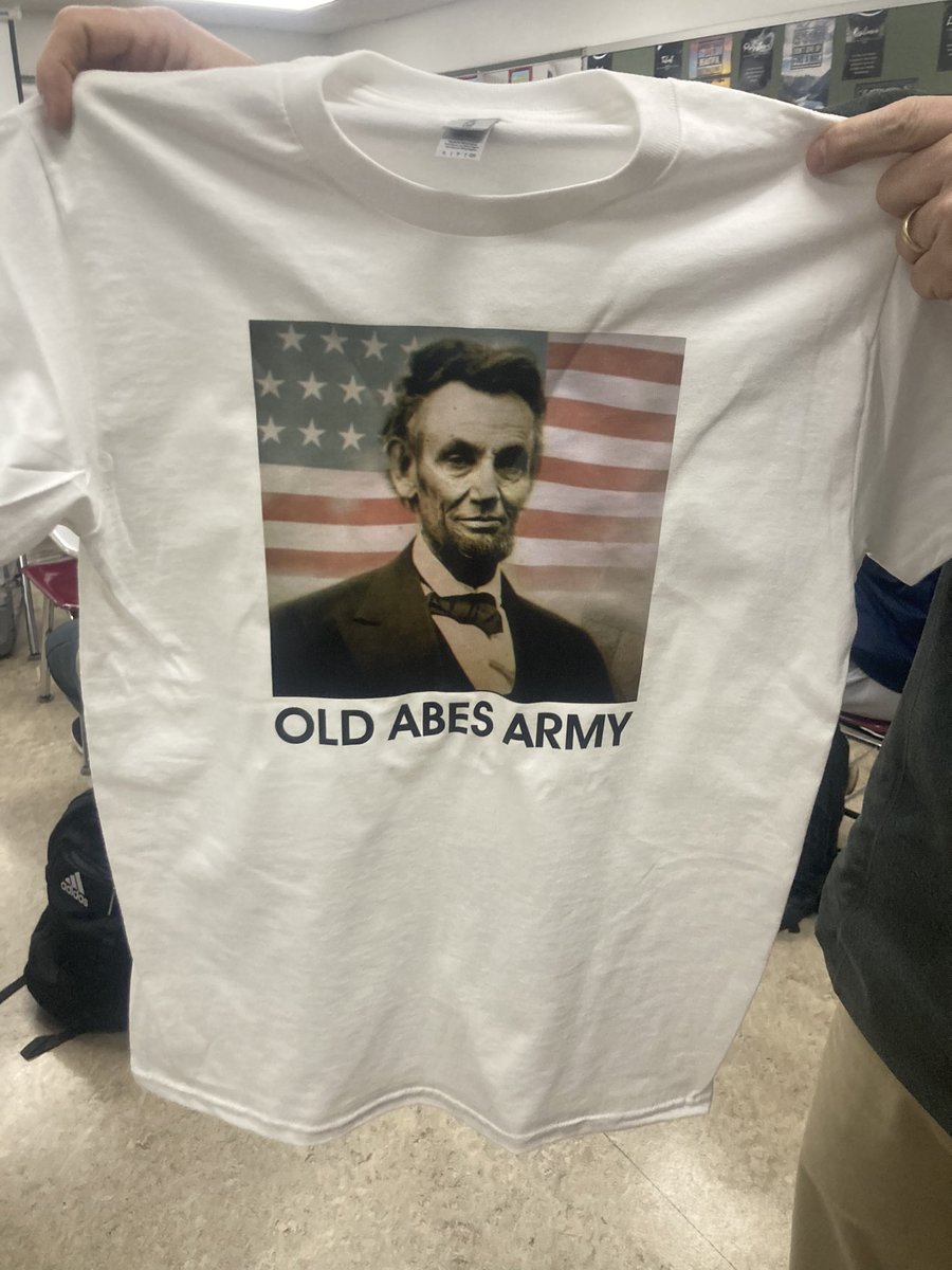 Attention all Memorial Students: tomorrow night is the crosstown showdown in boys basketball. The first 50 students to get to the student section will receive a free t-shirt for the game. Let’s pack the nest! #oldabepride