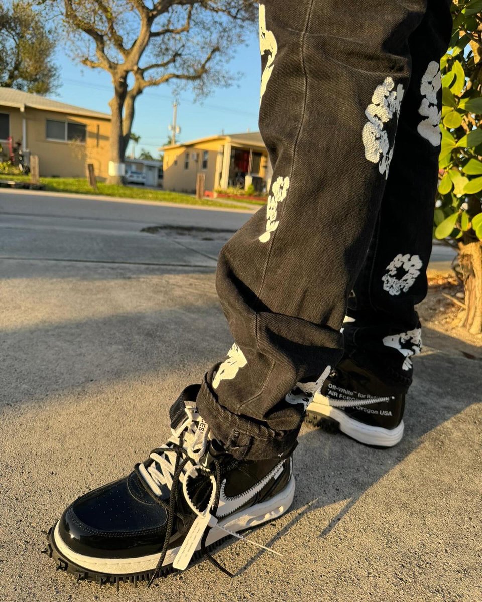 lowkeyrobbo's tweet image. Ima grind till im gone ima go and get it all don’t nobody wanna see me they just wanna see what im doing💯💯#LLTHEGUYS💔