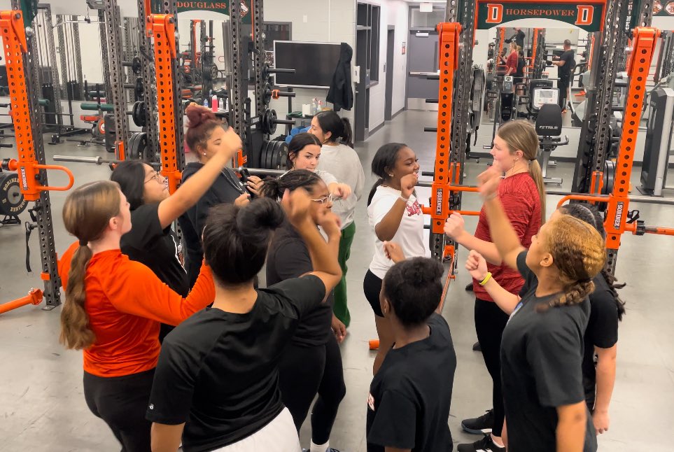 FDHS_softball's tweet image. WE &amp;gt; ME!!! #bottomline #TeamworkMakesTheDreamWork