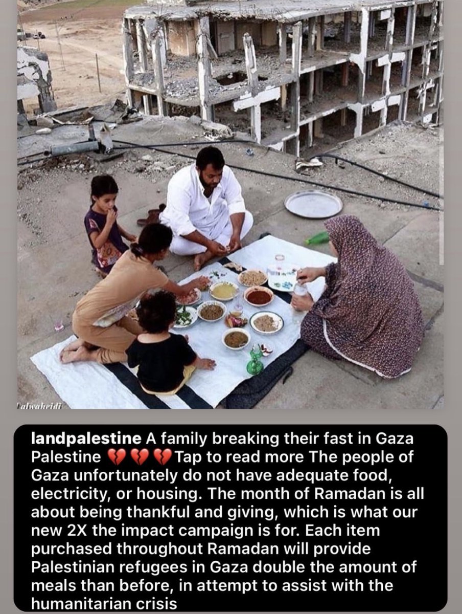 missfalsteenia's tweet photo. A family breaking their fast in Gaza, Palestine in 2021. 

This didn’t start Oct 7th. Gaza will spend yet another Ramadan like this. https://t.co/R8NGlUHbhG