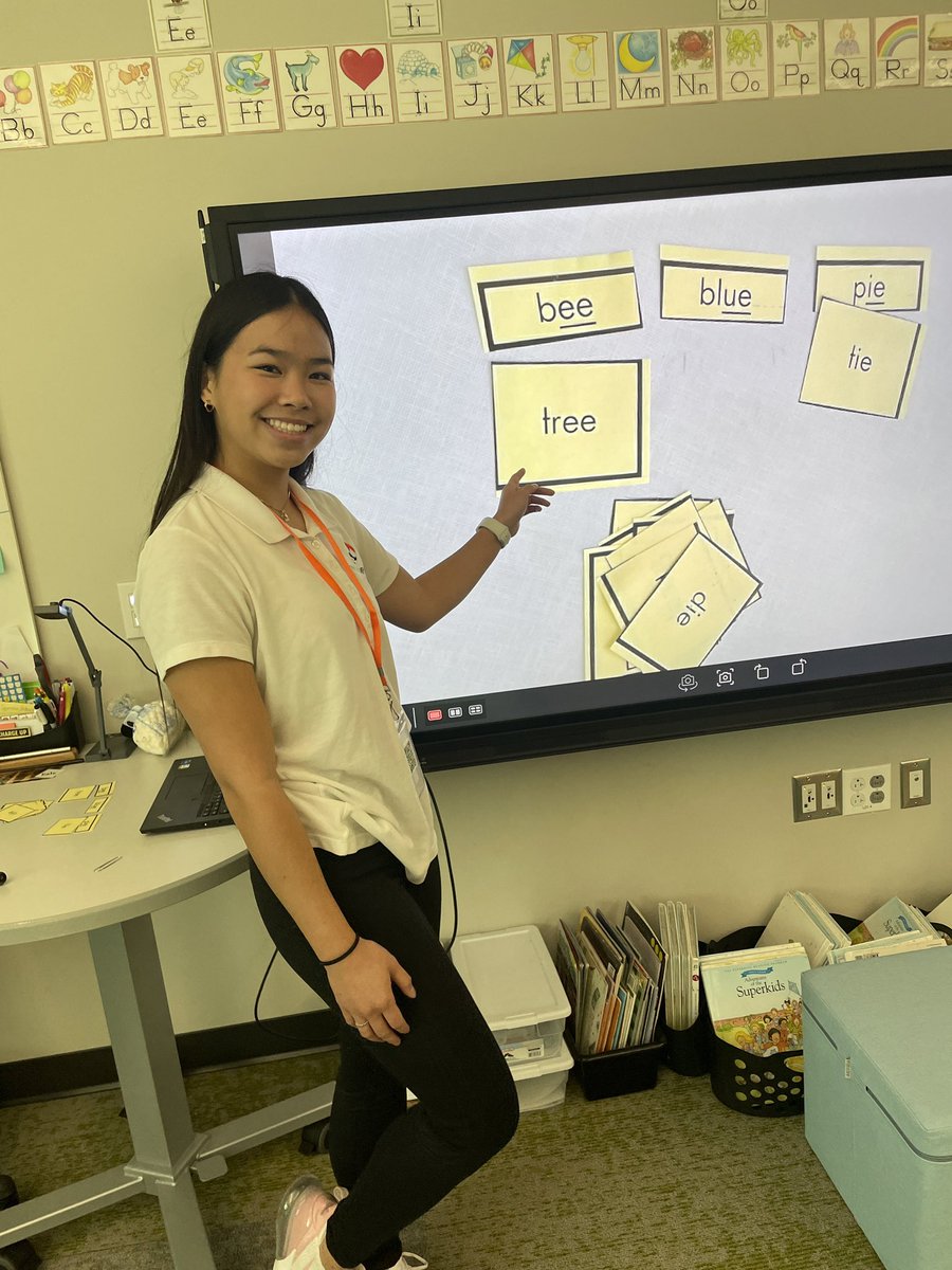 EPICCampusLPS's tweet image. Future Educator, Jodi, is at Little Raven  with her mentor Kate Anundsen. #youbelonghere #itsEPIC