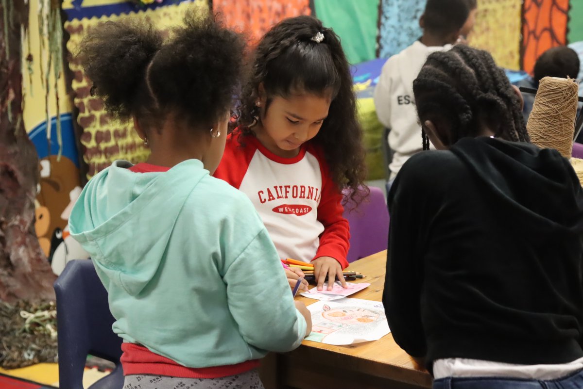 HFH_NYC's tweet photo. Work hard, play hard! 🧠 The bright minds in #SaratogaAfterschool buckle down for some serious study time—tackling their homework before jumping into #Afterschool activities. 📝 #Queens #NYC #Saratoga #Afterschoolandrec #AfterschoolLearning https://t.co/UripnQLuab