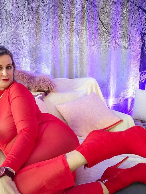 Heute gehts zur Weiberfastnacht. Vielleicht treffen wir uns ja irgendwo? 😘🔥😉 https://t.co/uzszsjIVeg<a href="/tag/curvy"class="tags"><span>#curvy</span></a><a href="/tag/redlips"class="tags"><span>#redlips</span></a><a href="/tag/karneval"class="tags"><span>#karneval</span></a><a href="/tag/fasching"class="tags"><span>#fasching</span></a><a href="/tag/reddevils"class="tags"><span>#reddevils</span></a>