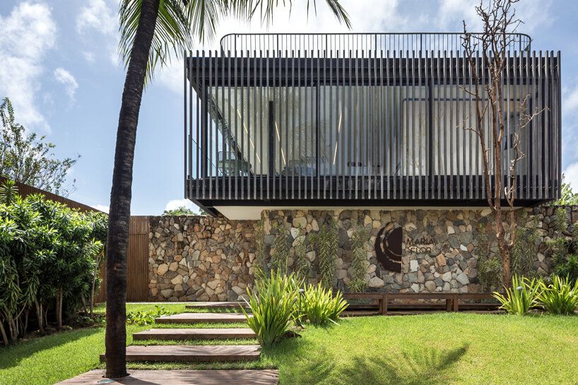 designboomesp's tweet photo. un revestimiento de madera permeable fusiona un hotel boutique con la naturaleza en una isla brasileña 

https://t.co/FX6DIM2yI8 https://t.co/RgwRnaE17O