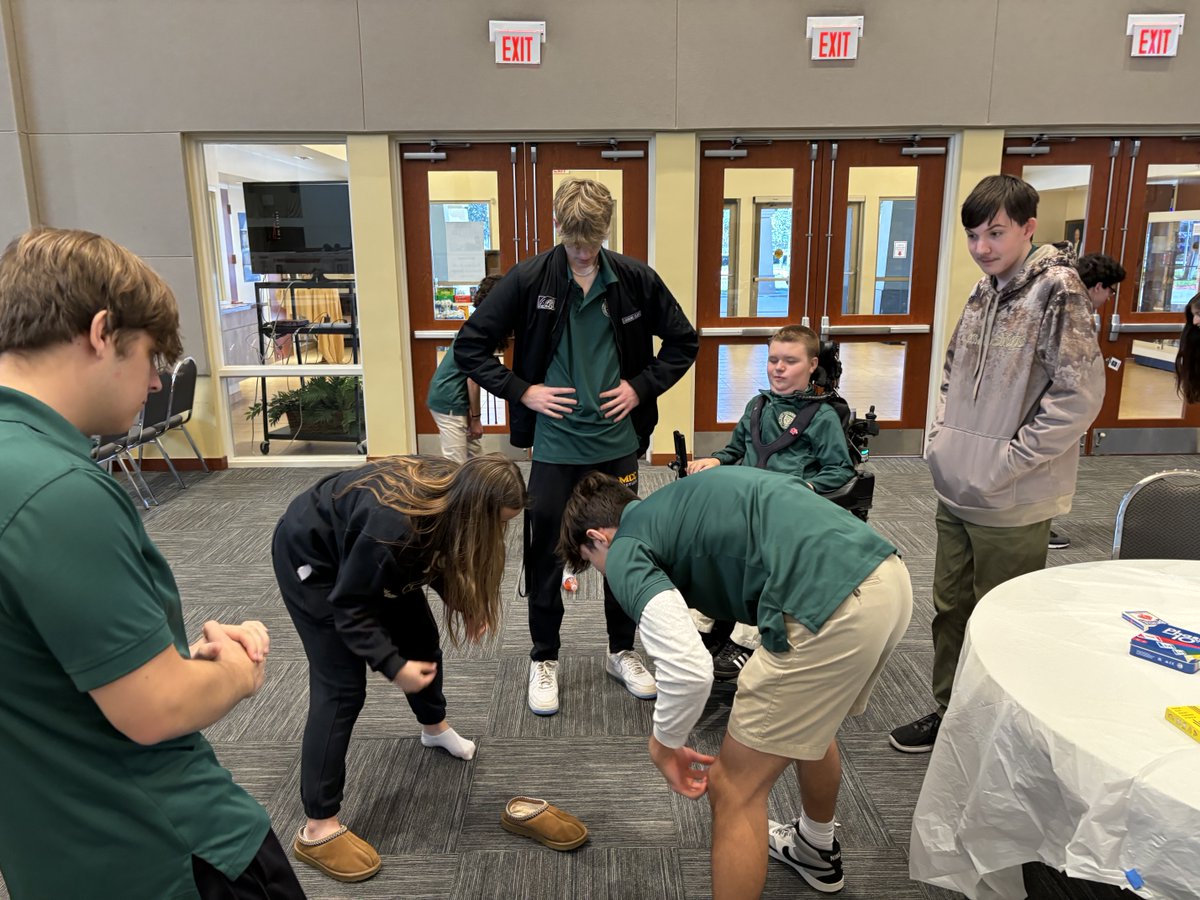 MCC_HighSchool's tweet photo. Juniors and sophomores engaged in reflective days at St. John the Evangelist in Viera. LifeTeen missionaries led talks, games, and conversations with our students, focusing on finding freedom through communion with God. #mcchustlers #Godblessmcc

📷 Antonio Garcia Martinez '25 https://t.co/uxDUuXnGGf
