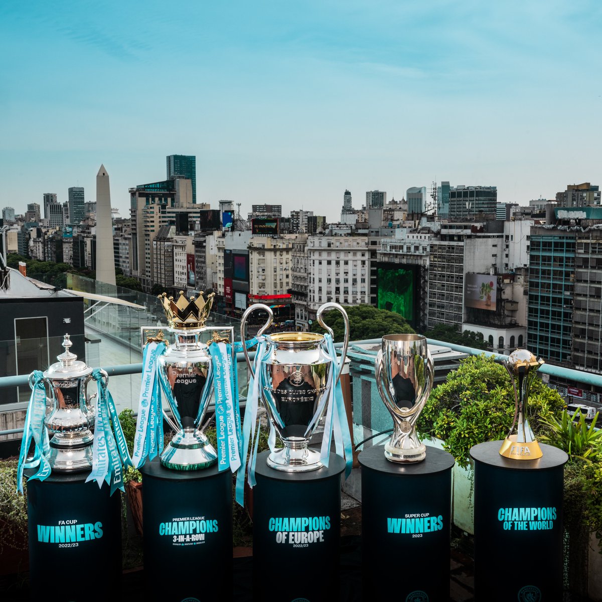 ¡Aquí estamos, Buenos Aires! 🇦🇷

Gracias al Hotel Grand Brizo 

#TrebleTrophyTour 🏆